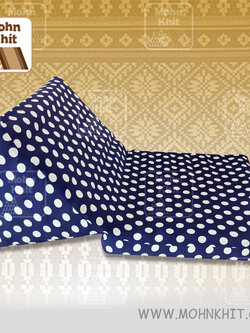 หมอนสามเหลี่ยม 15 ช่องติดเบาะ1 พับ ปลอกสวมซิป ลายจุด 57cmx76cmx36 cm Triangle Khit Thai Floor Cushions Traditional 15 holes with 1 part of mattress.