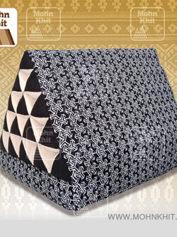 หมอนสามเหลี่ยม15ช่องเสริมฐานลายกราฟฟิค ขนาด60cmx32cmx43 cm //Thai Tri-angle Cotton kapok 100%Traditional Floor Cushions .