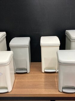 ถังขยะเท้าเหยียบ พลาสติก ทรงเหลี่ยม ขนาด 6.5 ลิตร