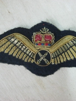 ปีกนักบิน มาเลเซีย ดิ้นทอง