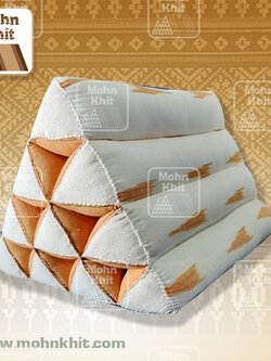 หมอนสามเหลี่ยมกลางแต่งผ้าฝ้าย 10 ช่อง35x25x21 Cm//Tri-angle kapok 100%Traditional Floor Cushions 10 holes.