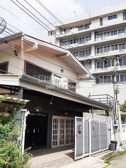 ขายและเช่า บ้านเดี่ยว ถ.ลาดพร้าว ซ.1 แยก 15-2 แขวงจอมพล เขตจตุจักร กรุงเทพ / พื้นที่ 2 หลัง 2 ชั้น 60 ตารางวา