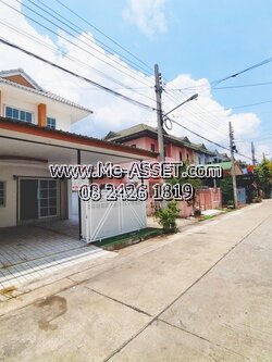 ขายทาวน์เฮ้าส์หลังมุมรีโนเวทใหม่ ย่าน เซ็นทรัลเวสเกต บางกรวยไทรน้อย ซอยโรงหมี่ บางบัวทอง แถมเฟอร์นิเจอร์ตกแต่งมูลค่า 50,000 บาท : มบ.ลัดดาวิลล์ 1 : 2 ชั้น 28 ตร.วา