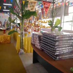 การถวายหมอนขิด มุ้ง ที่นอน หมอนสามเหลี่ยม เป็นบริวารกฐิน