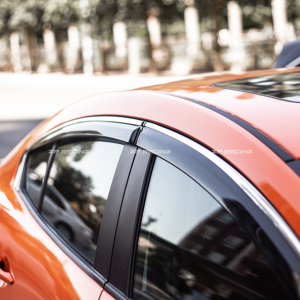 ชุดคิ้วกันสาดขอบแสตนเลส Mazda 3 (BP)