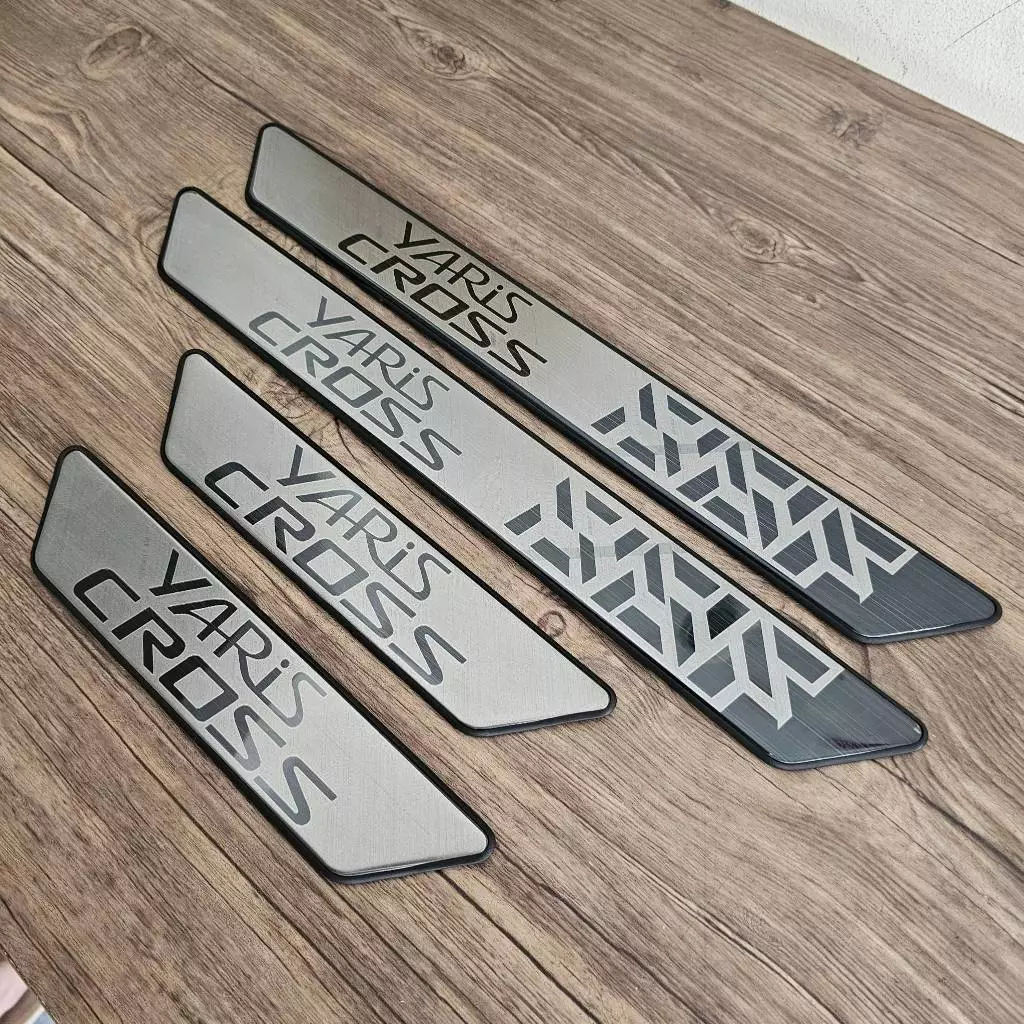 คิ้วบันได สคัฟเพลท โตโยต้ายาริสครอส Toyota Yaris Cross รุ่น OE Style